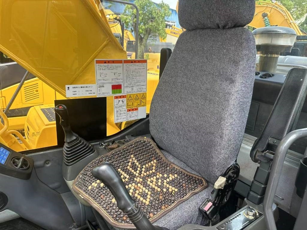 Komatsu PC 220 - Гусеничный экскаватор: фото 2 Komatsu PC 220 - Гусеничный экскаватор: фото 2