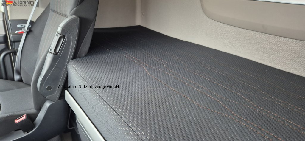 Daf XF 450 FAR 6x2, Liftachse Schiebeplane, Edscha - Тентованный грузовик: фото 2 Daf XF 450 FAR 6x2, Liftachse Schiebeplane, Edscha - Тентованный грузовик: фото 2