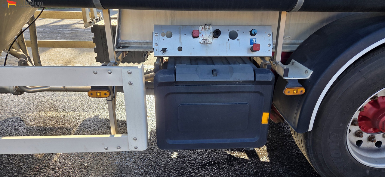 Feldbinder EUT 40.3 Liftachse, Scheibenbremse Topzustand | einsatzbereit - Полуприцеп цистерна для сыпучих грузов: фото 4 Feldbinder EUT 40.3 Liftachse, Scheibenbremse Topzustand | einsatzbereit - Полуприцеп цистерна для сыпучих грузов: фото 4