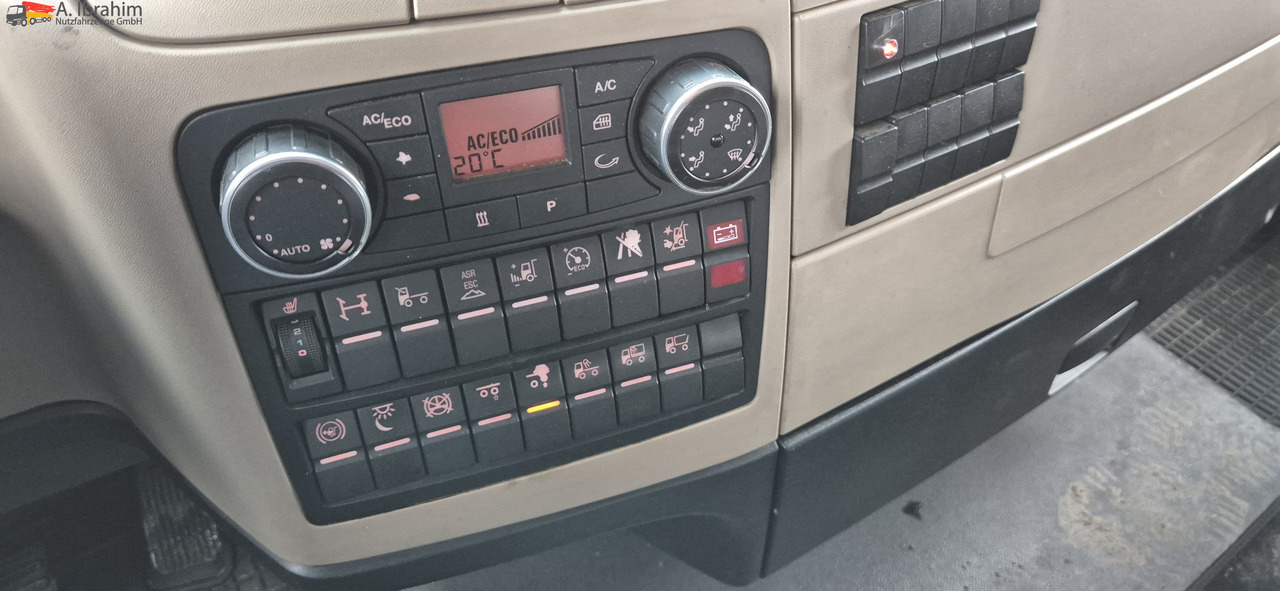 MAN TGX 26.460 Vario-Rahmen deutsches Fahrzeug. ohne Wechselbrücke - Тентованный грузовик: фото 2 MAN TGX 26.460 Vario-Rahmen deutsches Fahrzeug. ohne Wechselbrücke - Тентованный грузовик: фото 2