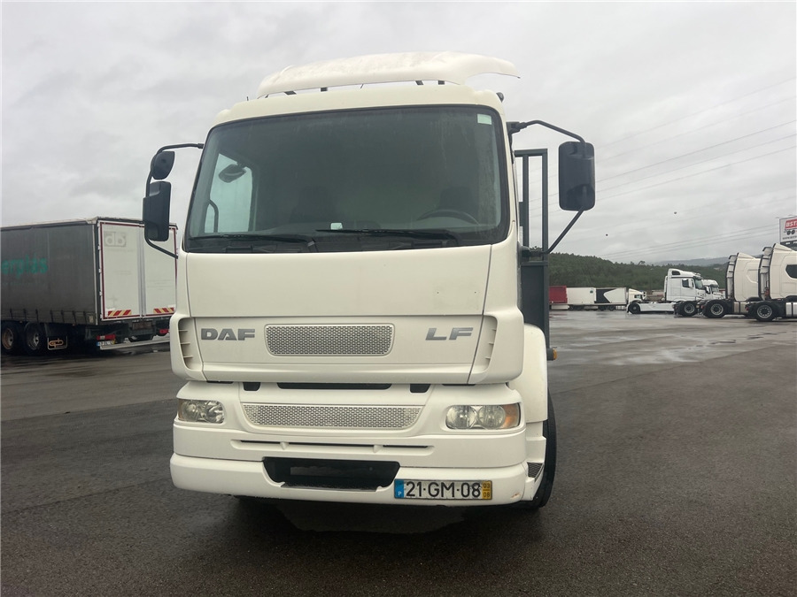 DAF LF 55.220 - Грузовик бортовой/ Платформа: фото 2 DAF LF 55.220 - Грузовик бортовой/ Платформа: фото 2