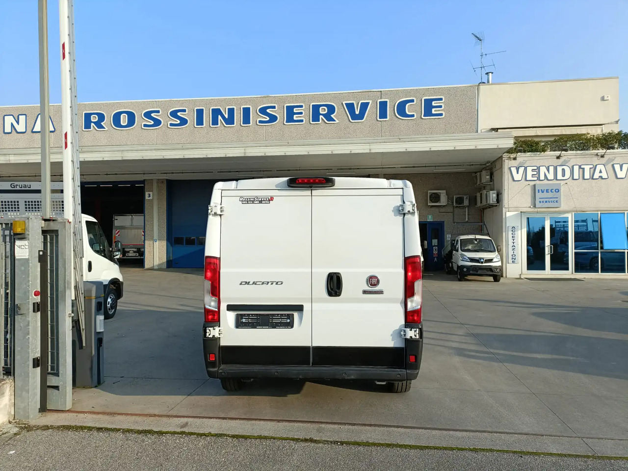 FIAT DUCATO L1H1 140 - Цельнометаллический фургон: фото 2 FIAT DUCATO L1H1 140 - Цельнометаллический фургон: фото 2