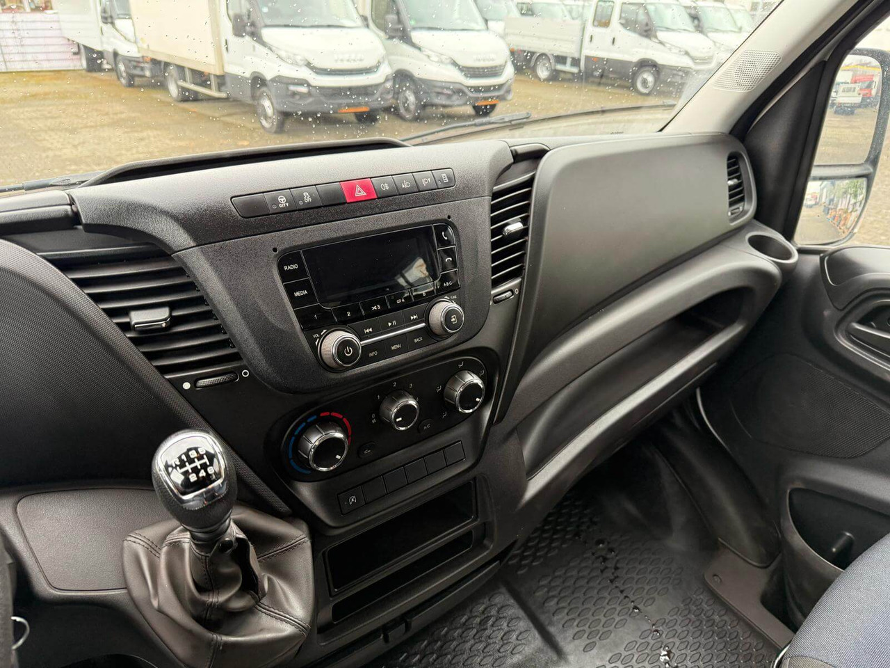 IVECO DAILY 35C14 DOPPIA CABINA RIBALTABILE 3.0 - Малотоннажный самосвал: фото 4 IVECO DAILY 35C14 DOPPIA CABINA RIBALTABILE 3.0 - Малотоннажный самосвал: фото 4