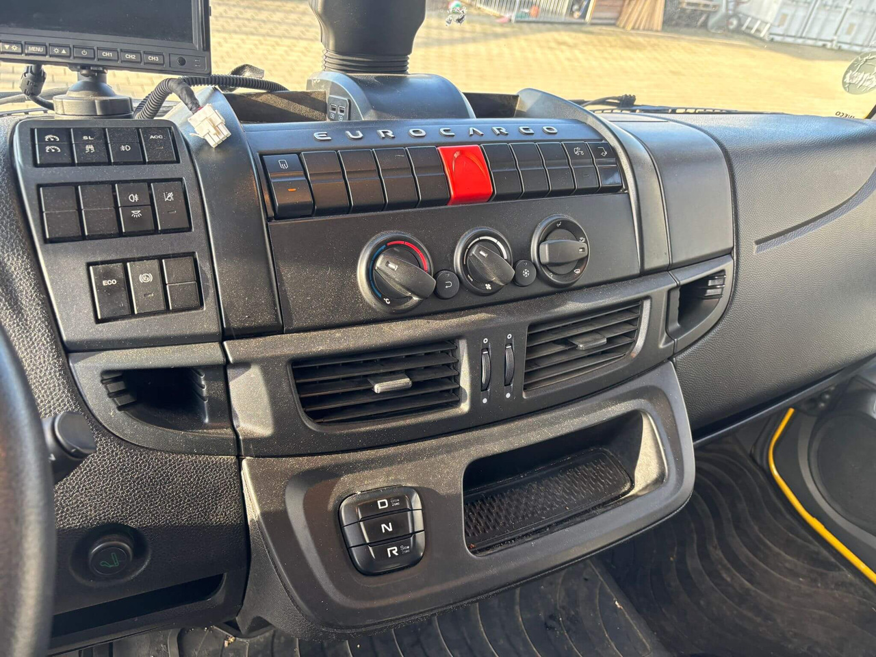 IVECO EUROCARGO 120E25P - Тентованный грузовик: фото 3 IVECO EUROCARGO 120E25P - Тентованный грузовик: фото 3