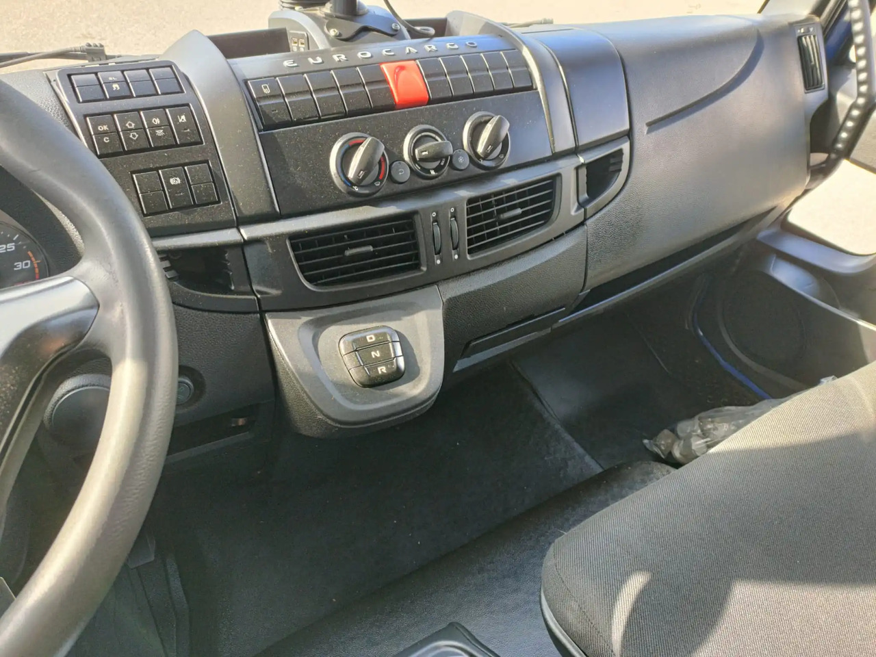 IVECO EUROCARGO 160E25P - Грузовик-шасси: фото 2 IVECO EUROCARGO 160E25P - Грузовик-шасси: фото 2