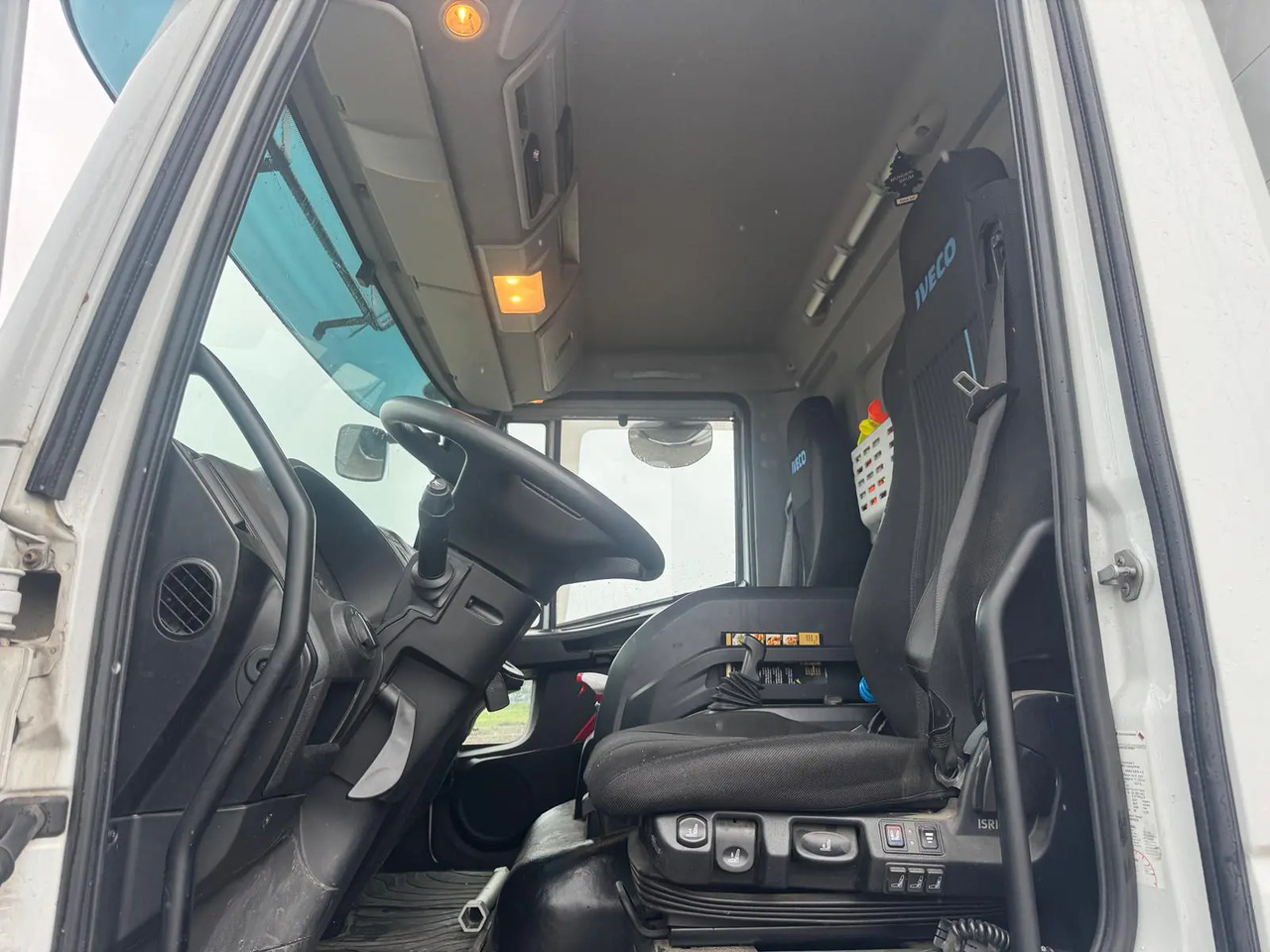 IVECO EUROCARGO 180E32P - Грузовик-шасси: фото 2 IVECO EUROCARGO 180E32P - Грузовик-шасси: фото 2