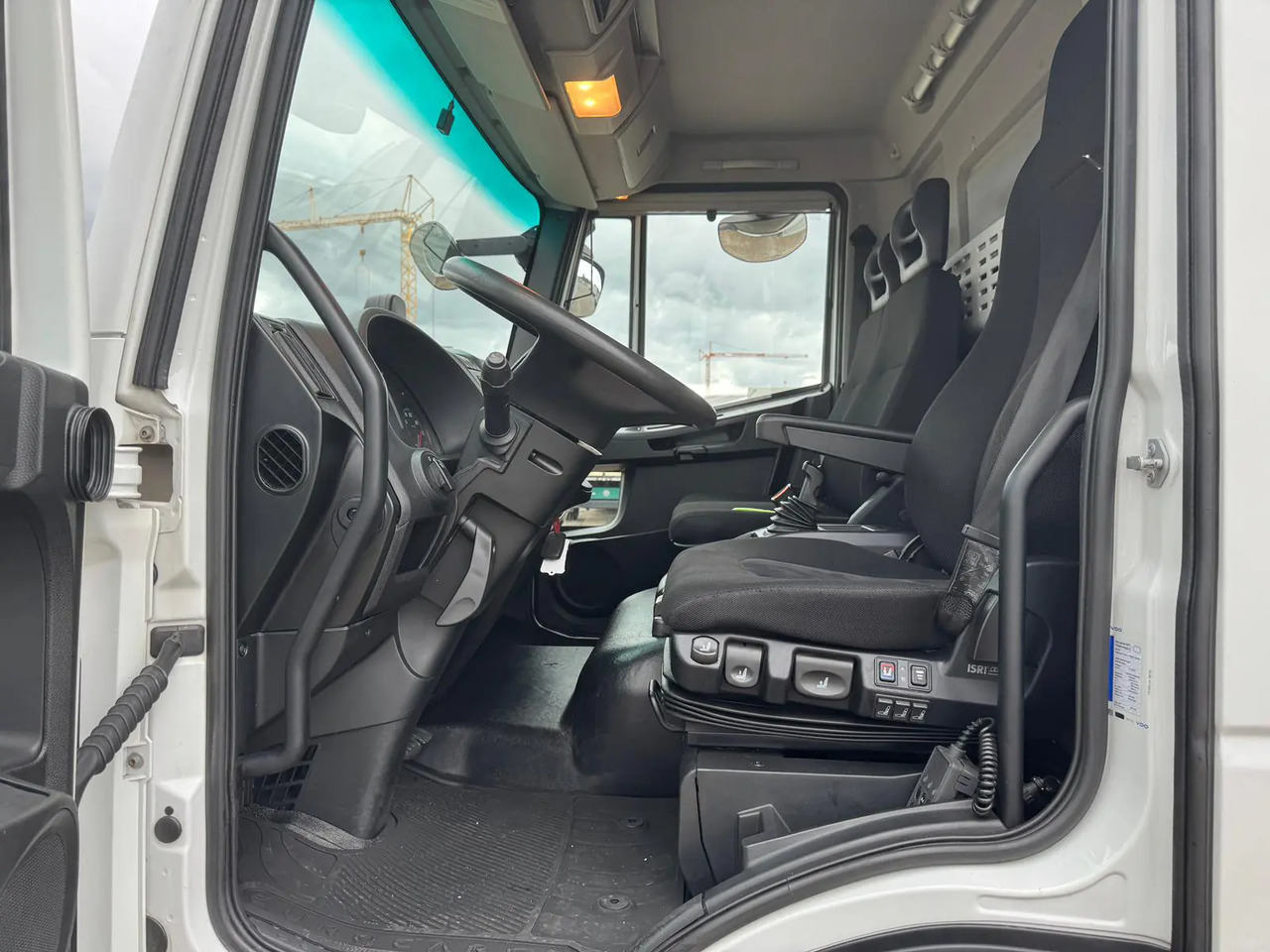 IVECO EUROCARGO 75E19P - Грузовик-шасси: фото 2 IVECO EUROCARGO 75E19P - Грузовик-шасси: фото 2