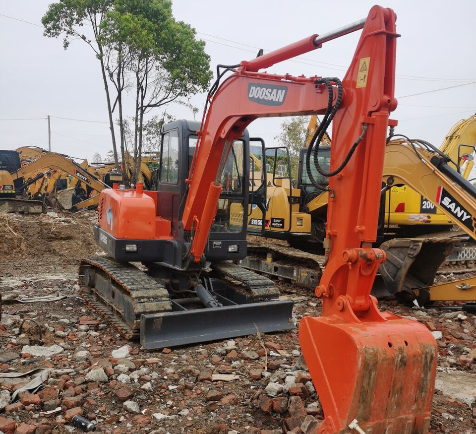 Doosan DH55 - Гусеничный экскаватор: фото 3 Doosan DH55 - Гусеничный экскаватор: фото 3