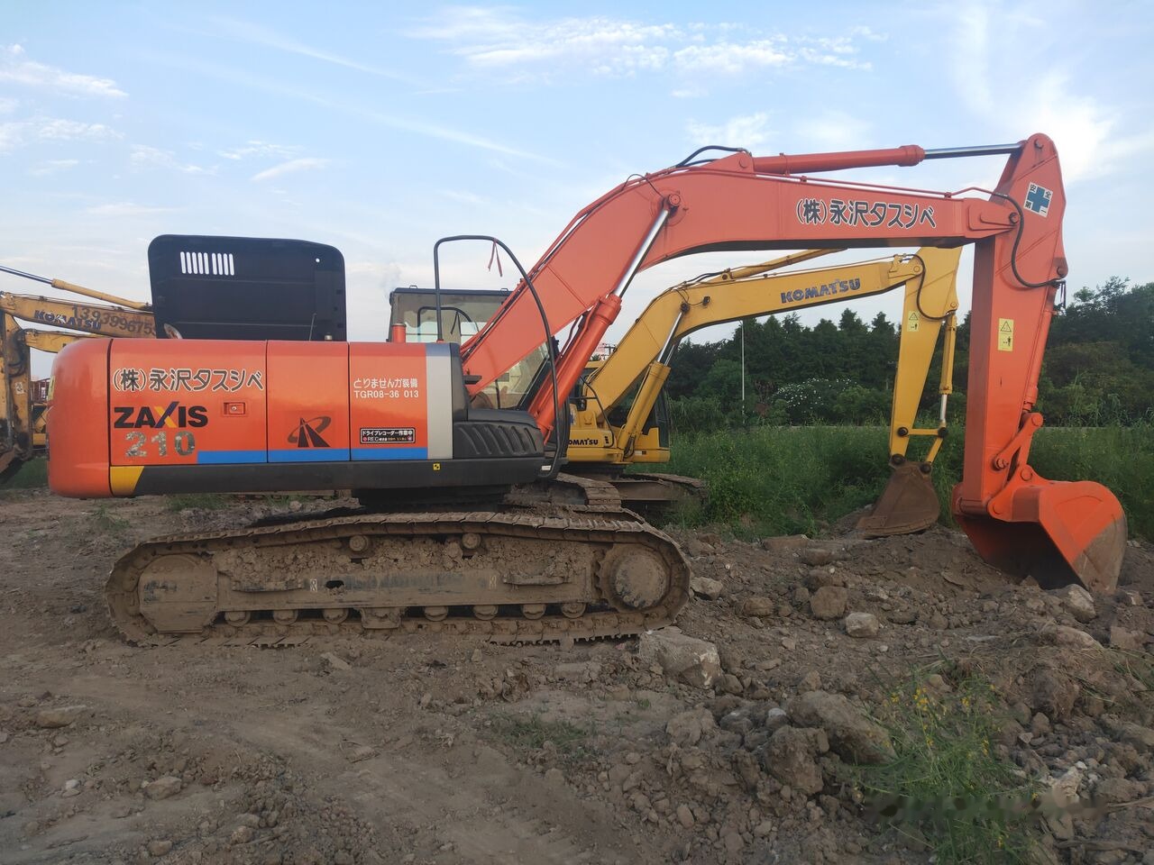 Hitachi ZX210 - Гусеничный экскаватор: фото 1 Hitachi ZX210 - Гусеничный экскаватор: фото 1