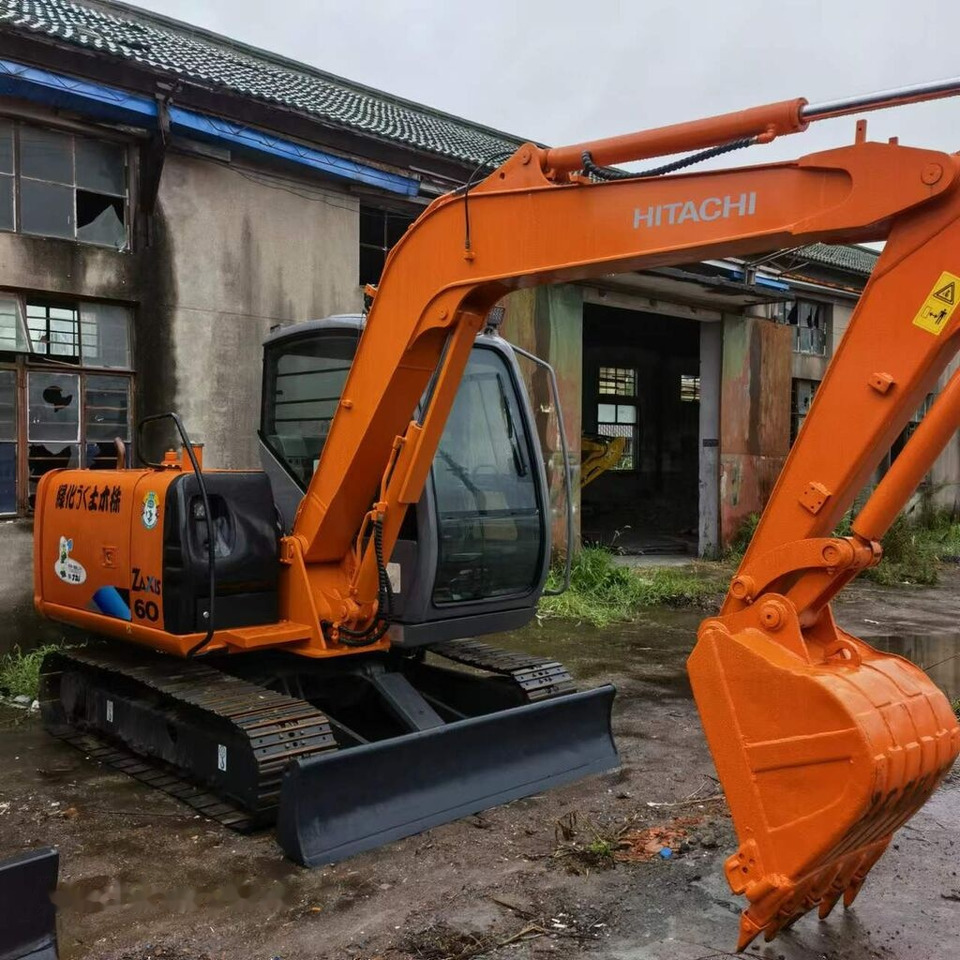 Hitachi ZX60 - Гусеничный экскаватор: фото 3 Hitachi ZX60 - Гусеничный экскаватор: фото 3