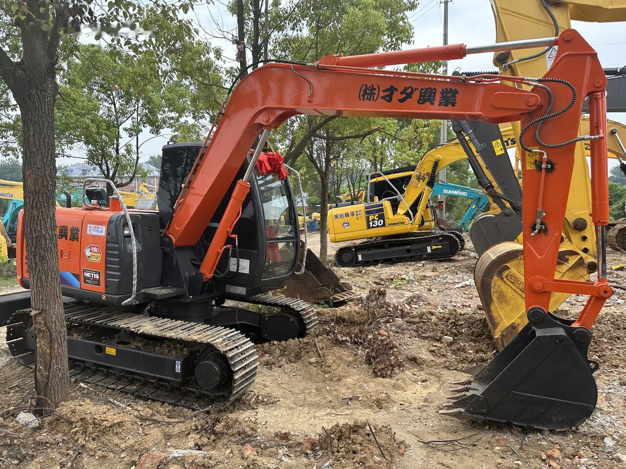 Hitachi ZX70 - Гусеничный экскаватор: фото 4 Hitachi ZX70 - Гусеничный экскаватор: фото 4