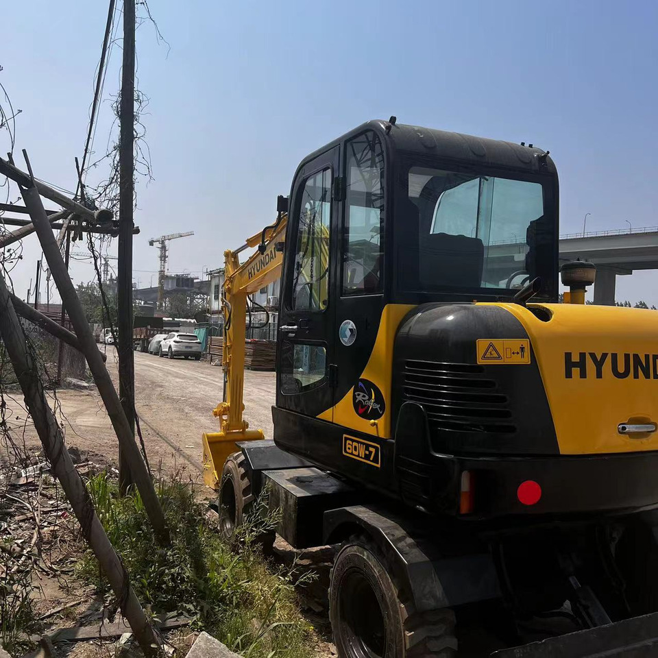 Hyundai R60W-7 - Колёсный экскаватор: фото 1 Hyundai R60W-7 - Колёсный экскаватор: фото 1