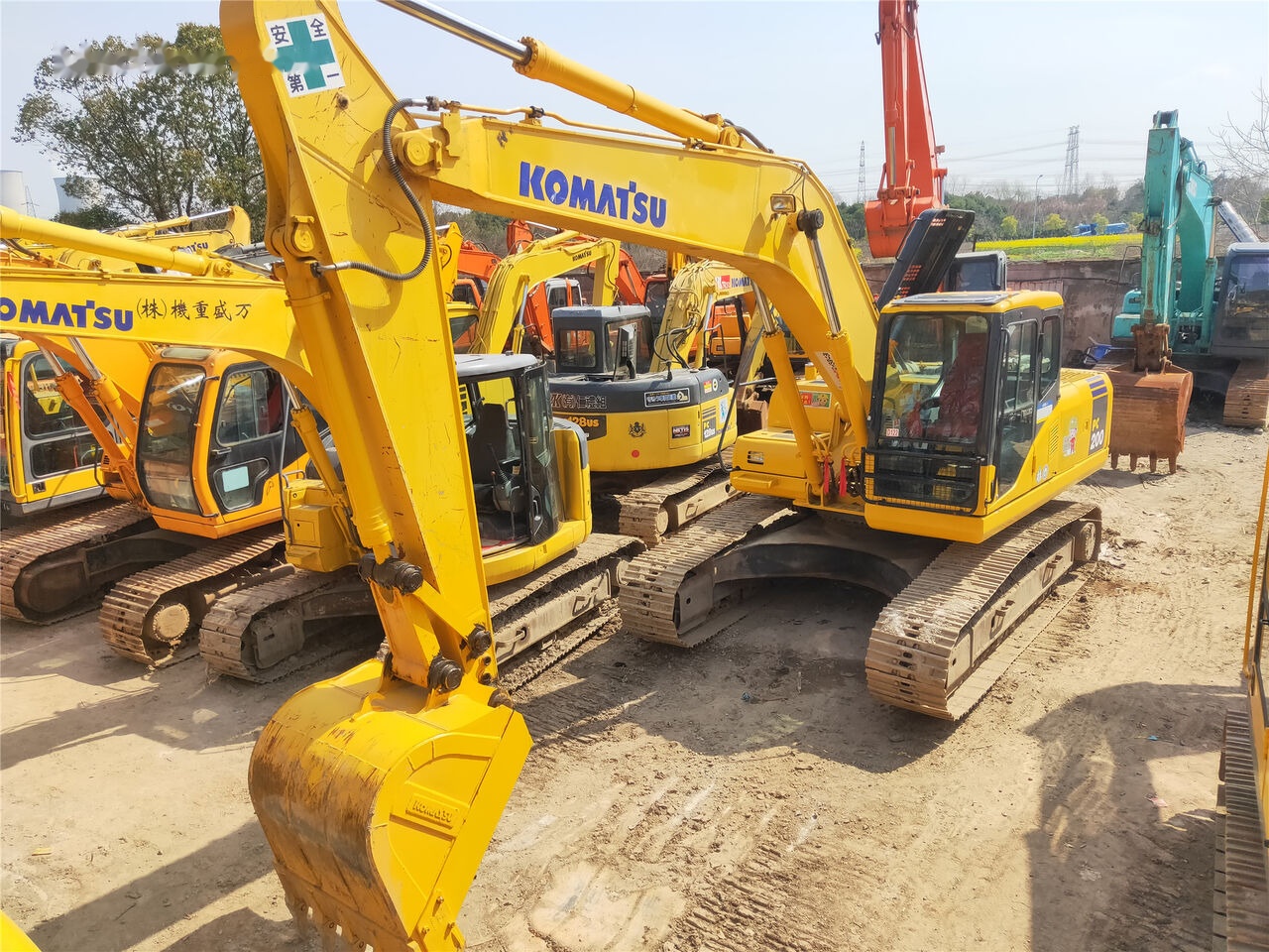 Komatsu PC200-7 - Гусеничный экскаватор: фото 2 Komatsu PC200-7 - Гусеничный экскаватор: фото 2