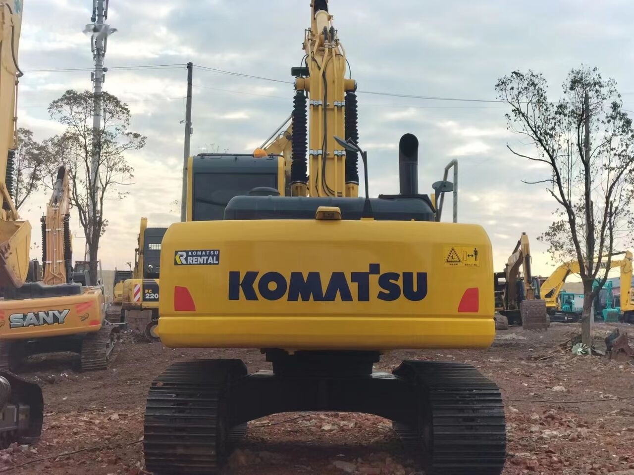 Komatsu PC220-8 - Гусеничный экскаватор: фото 3 Komatsu PC220-8 - Гусеничный экскаватор: фото 3