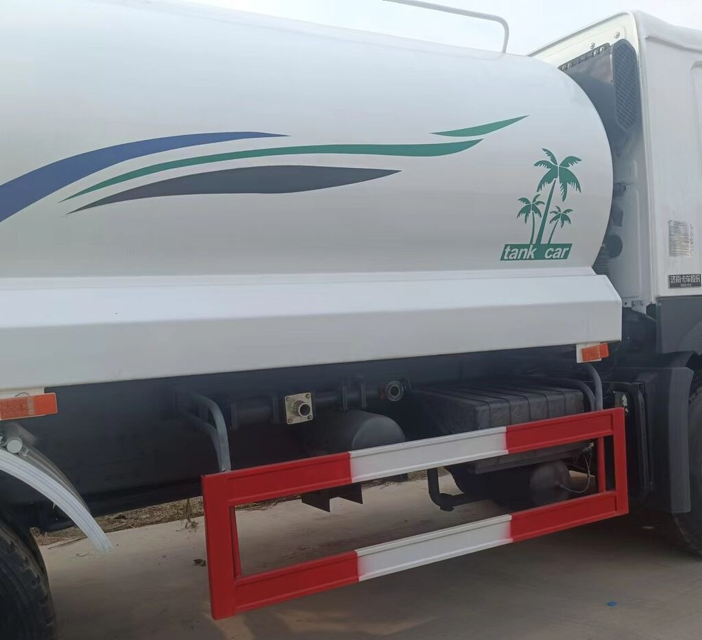 Sinotruk Howo 371 - Коммунальная/ Специальная техника: фото 4 Sinotruk Howo 371 - Коммунальная/ Специальная техника: фото 4