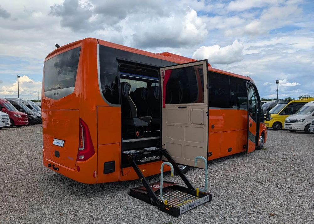 Iveco Daily - Микроавтобус, Пассажирский фургон: фото 1 Iveco Daily - Микроавтобус, Пассажирский фургон: фото 1