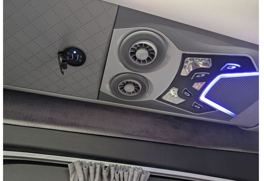 Микроавтобус, Пассажирский фургон Volkswagen Crafter: фото 25 Микроавтобус, Пассажирский фургон Volkswagen Crafter: фото 25