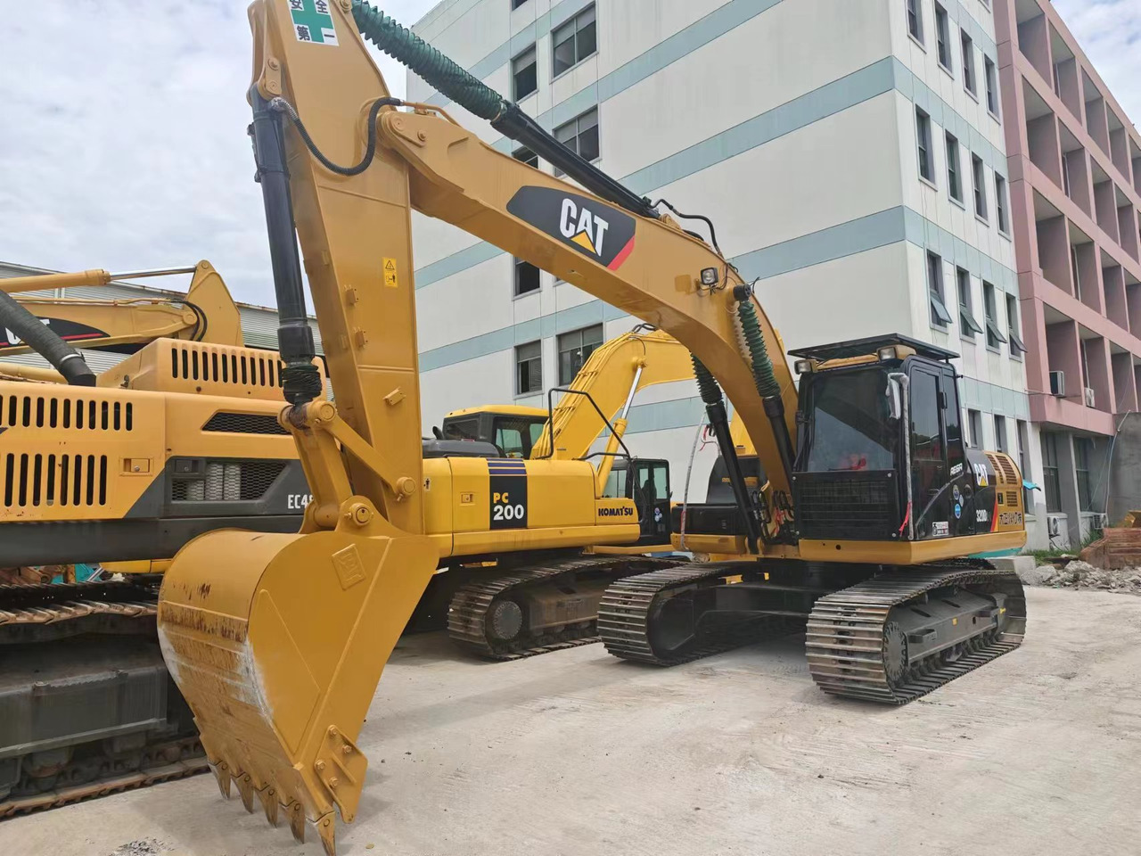 CATERPILLAR 320DL - Гусеничный экскаватор: фото 3 CATERPILLAR 320DL - Гусеничный экскаватор: фото 3