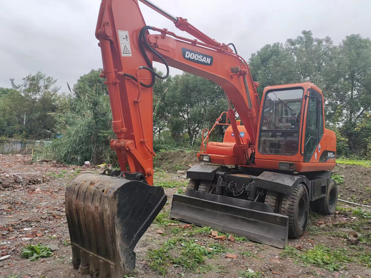 DOOSAN DH150W-7 - Колёсный экскаватор: фото 2 DOOSAN DH150W-7 - Колёсный экскаватор: фото 2