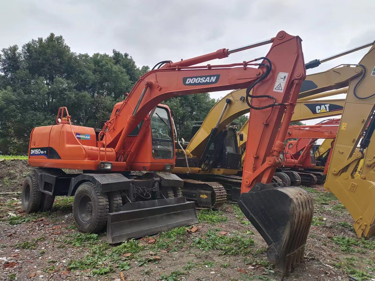 DOOSAN DH150W-7 - Колёсный экскаватор: фото 1 DOOSAN DH150W-7 - Колёсный экскаватор: фото 1