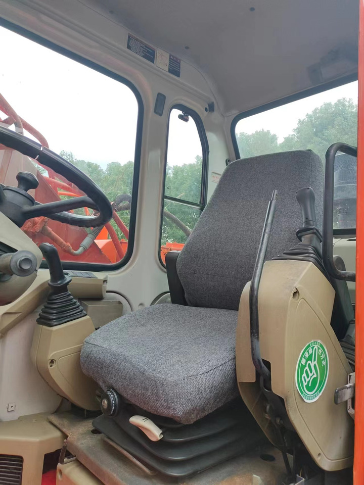 DOOSAN DH150W-7 - Колёсный экскаватор: фото 4 DOOSAN DH150W-7 - Колёсный экскаватор: фото 4