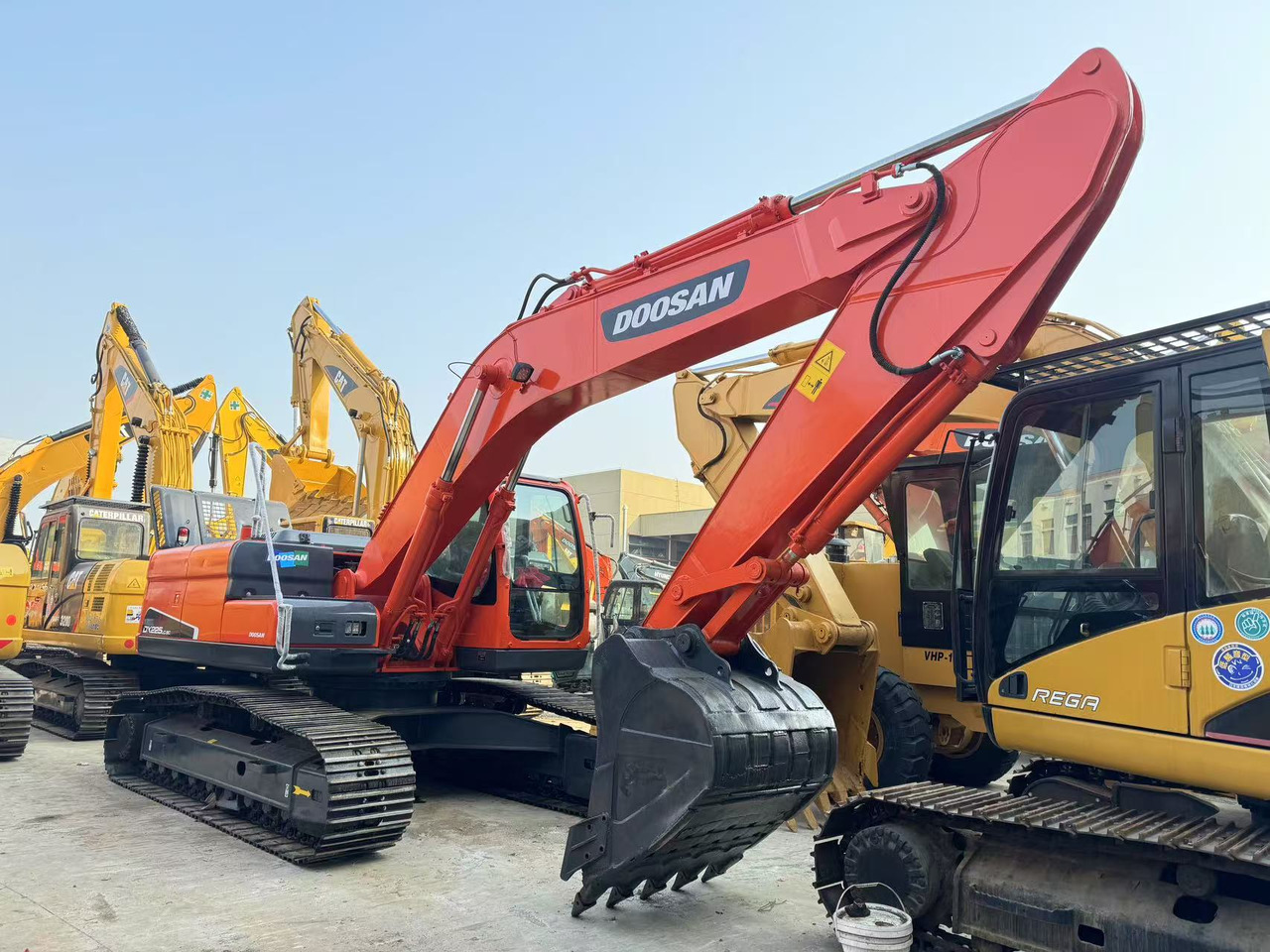 DOOSAN DX225 - Гусеничный экскаватор: фото 1 DOOSAN DX225 - Гусеничный экскаватор: фото 1
