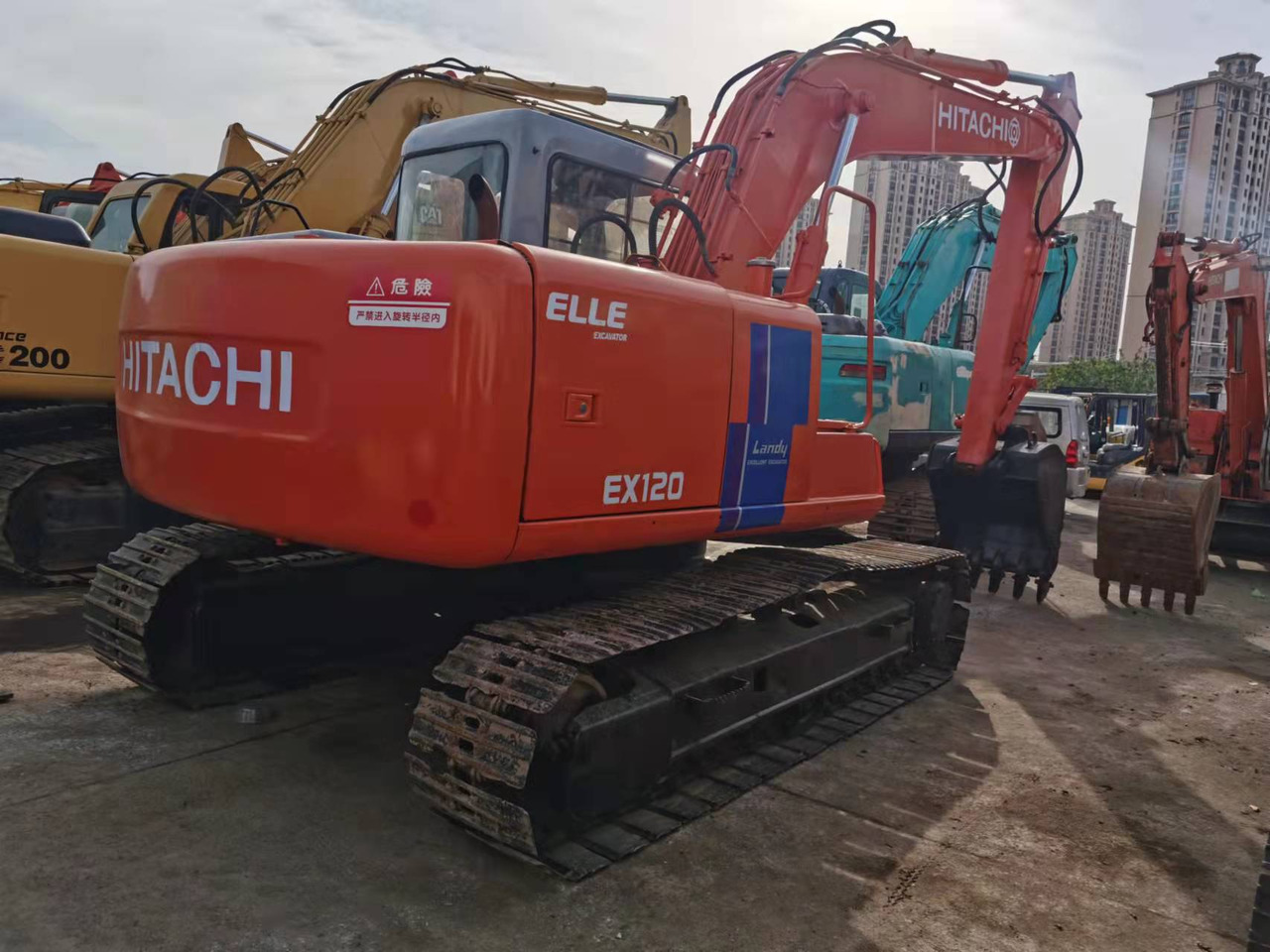 HITACHI EX120-2 - Гусеничный экскаватор: фото 2 HITACHI EX120-2 - Гусеничный экскаватор: фото 2