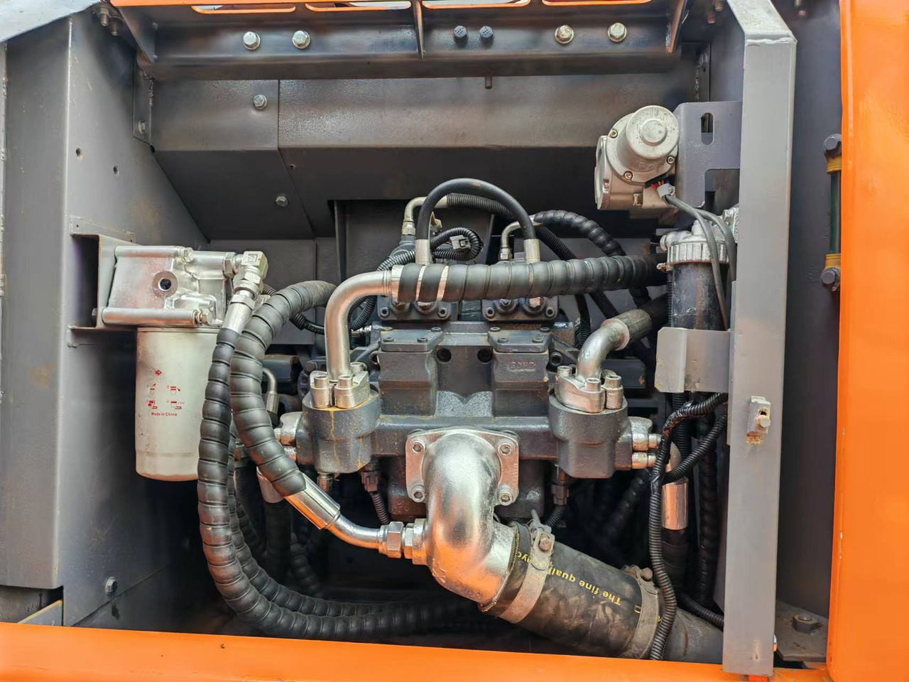 HITACHI ZX200 - Гусеничный экскаватор: фото 5 HITACHI ZX200 - Гусеничный экскаватор: фото 5