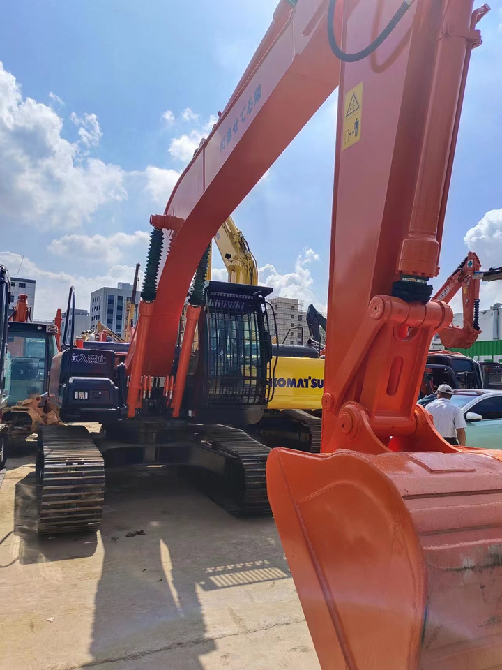 HITACHI ZX200 - Гусеничный экскаватор: фото 3 HITACHI ZX200 - Гусеничный экскаватор: фото 3