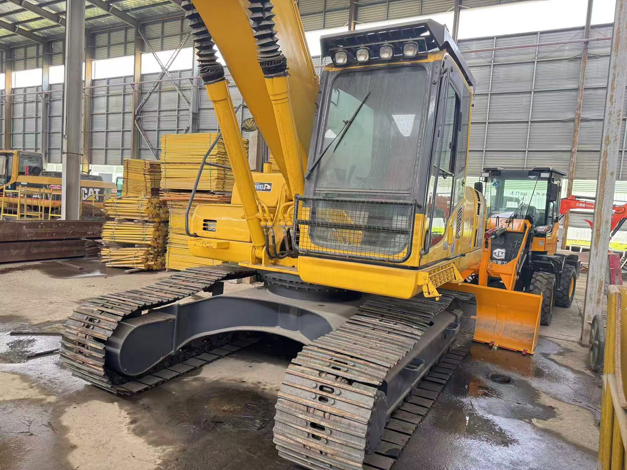 KOMATSU PC200-8 - Гусеничный экскаватор: фото 3 KOMATSU PC200-8 - Гусеничный экскаватор: фото 3