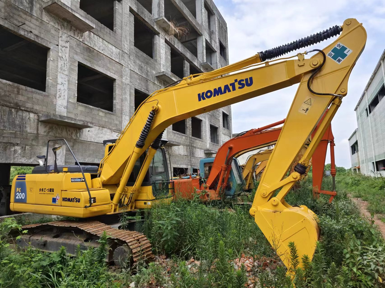 KOMATSU PC200-8 - Гусеничный экскаватор: фото 2 KOMATSU PC200-8 - Гусеничный экскаватор: фото 2