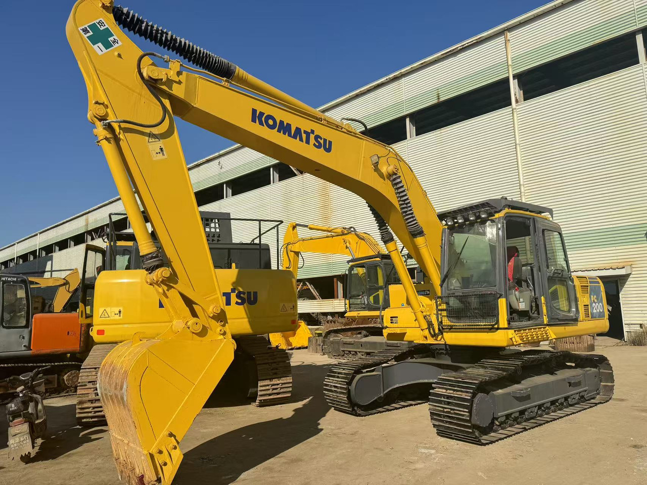 KOMATSU PC200-8 - Гусеничный экскаватор: фото 2 KOMATSU PC200-8 - Гусеничный экскаватор: фото 2
