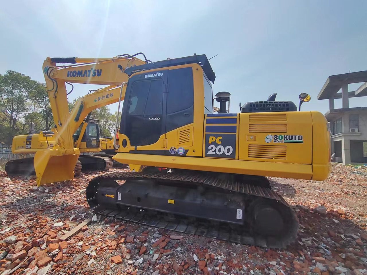 KOMATSU PC200-8N1 - Гусеничный экскаватор: фото 1 KOMATSU PC200-8N1 - Гусеничный экскаватор: фото 1