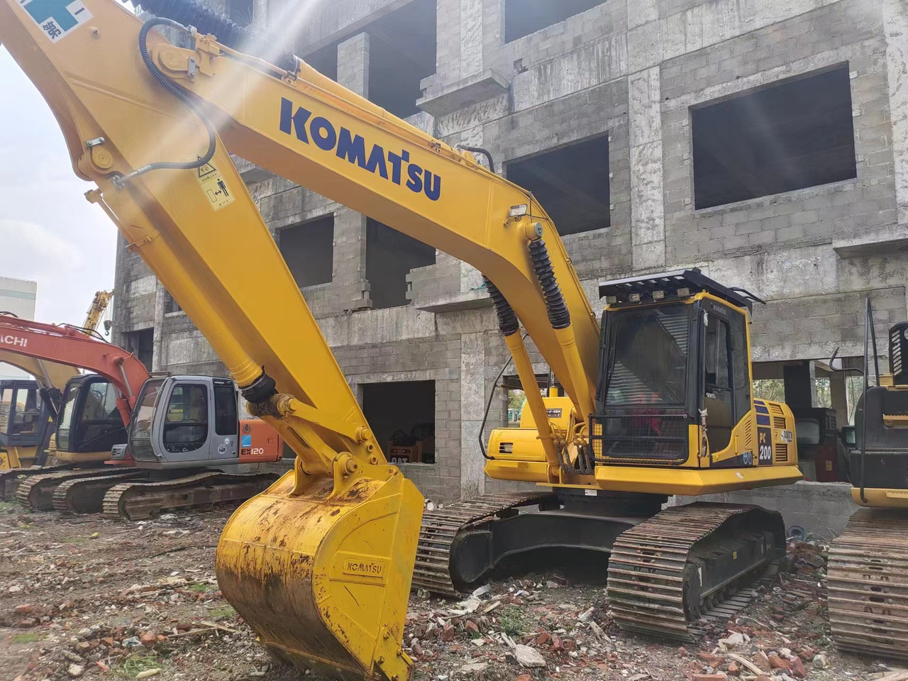 KOMATSU PC200-8N1 - Гусеничный экскаватор: фото 5 KOMATSU PC200-8N1 - Гусеничный экскаватор: фото 5