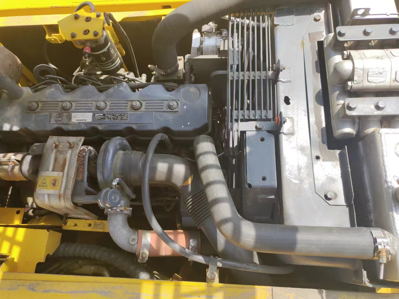 KOMATSU PC220-8 - Гусеничный экскаватор: фото 4 KOMATSU PC220-8 - Гусеничный экскаватор: фото 4