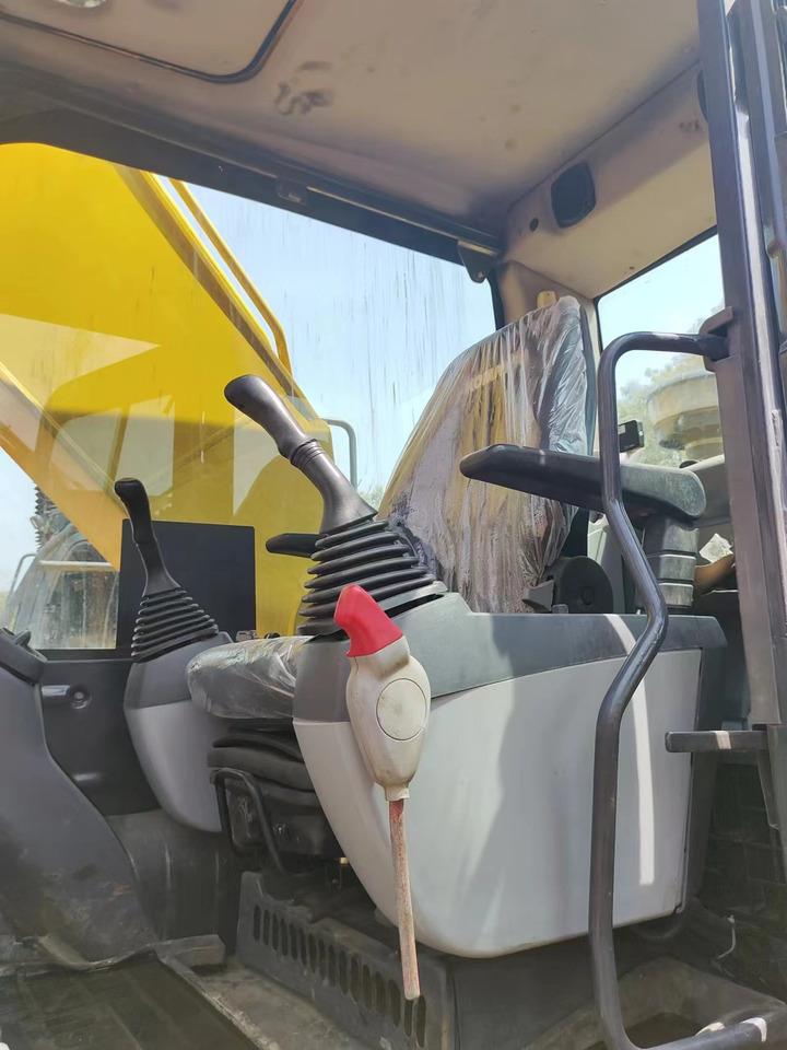 KOMATSU PC220-8 - Гусеничный экскаватор: фото 3 KOMATSU PC220-8 - Гусеничный экскаватор: фото 3