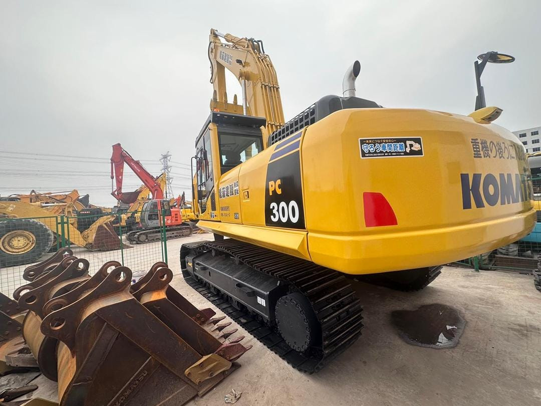 KOMATSU PC300-8 - Гусеничный экскаватор: фото 1 KOMATSU PC300-8 - Гусеничный экскаватор: фото 1