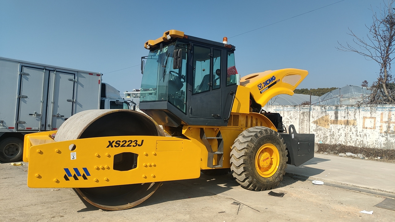 XCMG XS223J - Дорожный каток: фото 1 XCMG XS223J - Дорожный каток: фото 1