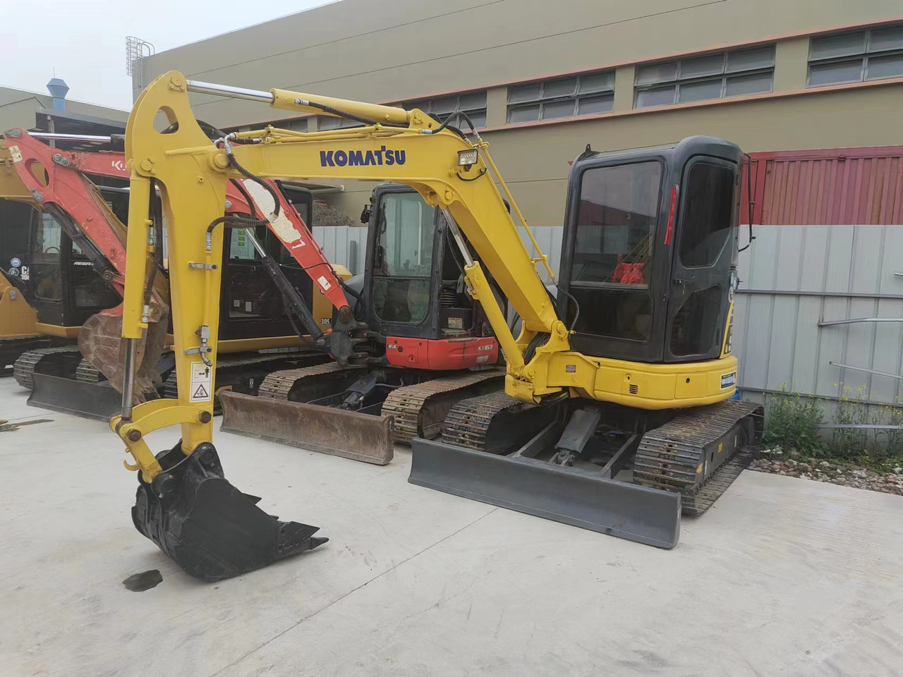Komatsu pc40 - Мини-экскаватор: фото 1 Komatsu pc40 - Мини-экскаватор: фото 1