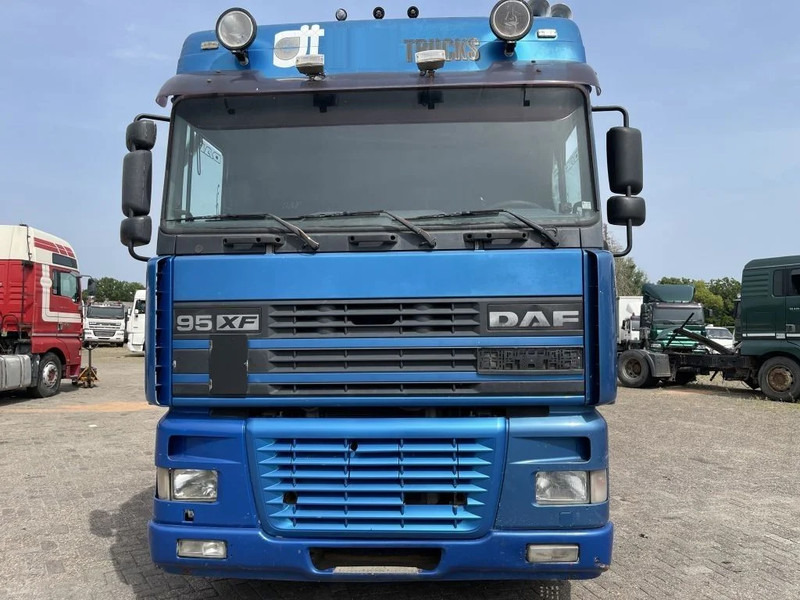 DAF XF 95.530 Tractor unit - Тягач: фото 3 DAF XF 95.530 Tractor unit - Тягач: фото 3