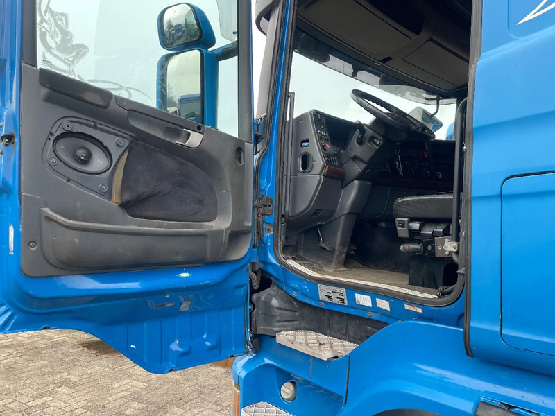 Фото интерьера 1: Scania R560 V8 Tractor unit в лизинг Scania R560 V8 Tractor unit