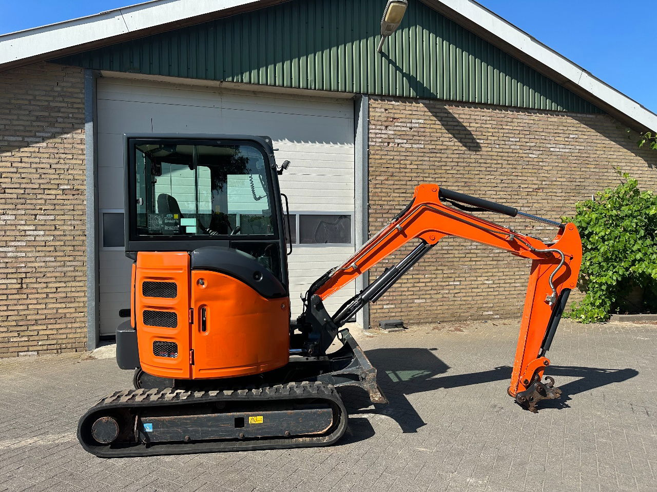 Hitachi ZX26U-6CR - Мини-экскаватор: фото 5 Hitachi ZX26U-6CR - Мини-экскаватор: фото 5