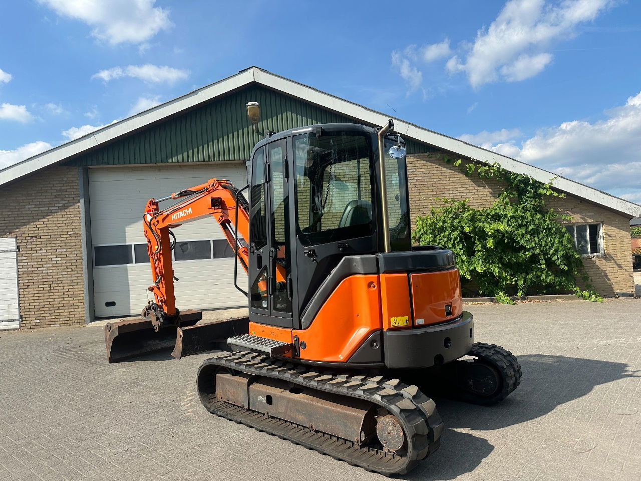 Hitachi ZX50U-2 CLR - Мини-экскаватор: фото 4 Hitachi ZX50U-2 CLR - Мини-экскаватор: фото 4