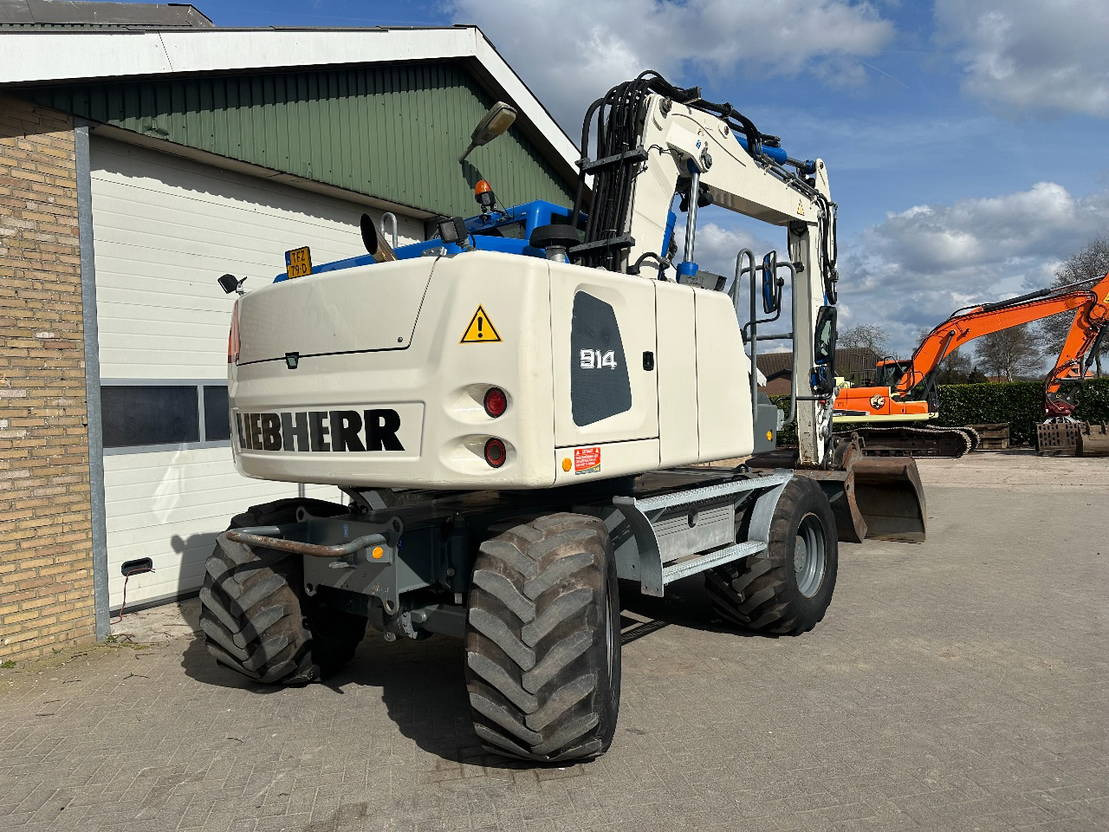 Liebherr A914 - Колёсный экскаватор: фото 4 Liebherr A914 - Колёсный экскаватор: фото 4