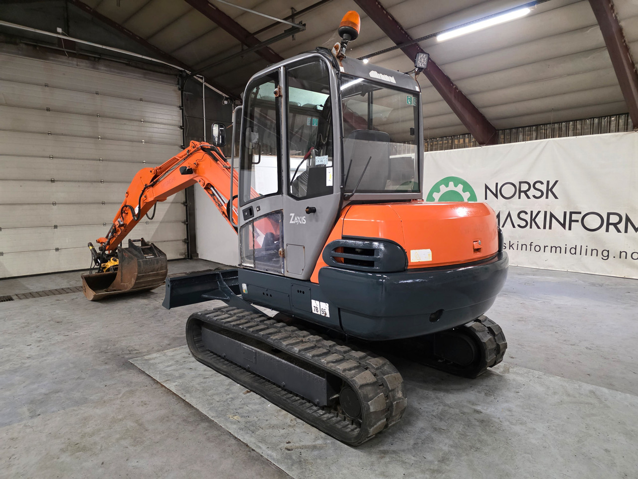 Hitachi ZX50 - Мини-экскаватор: фото 4 Hitachi ZX50 - Мини-экскаватор: фото 4