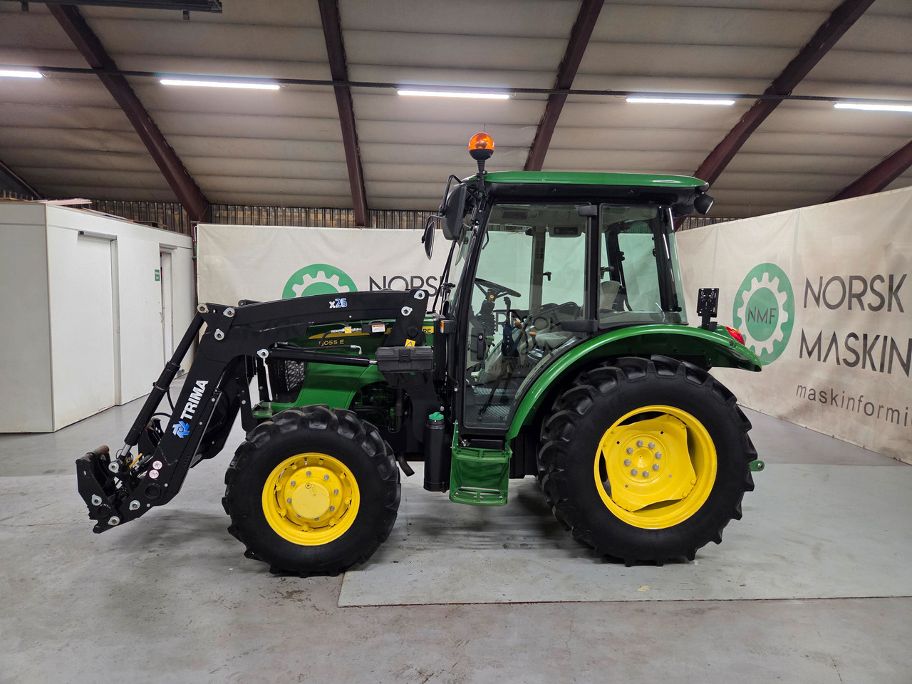 John Deere 5055E #600 timer - Трактор: фото 2 John Deere 5055E #600 timer - Трактор: фото 2