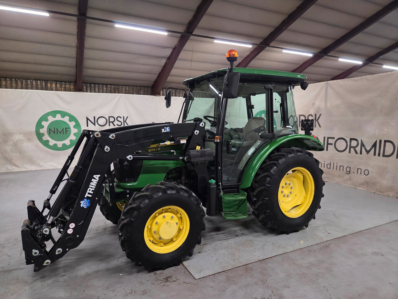 John Deere 5055E #600 timer - Трактор: фото 1 John Deere 5055E #600 timer - Трактор: фото 1