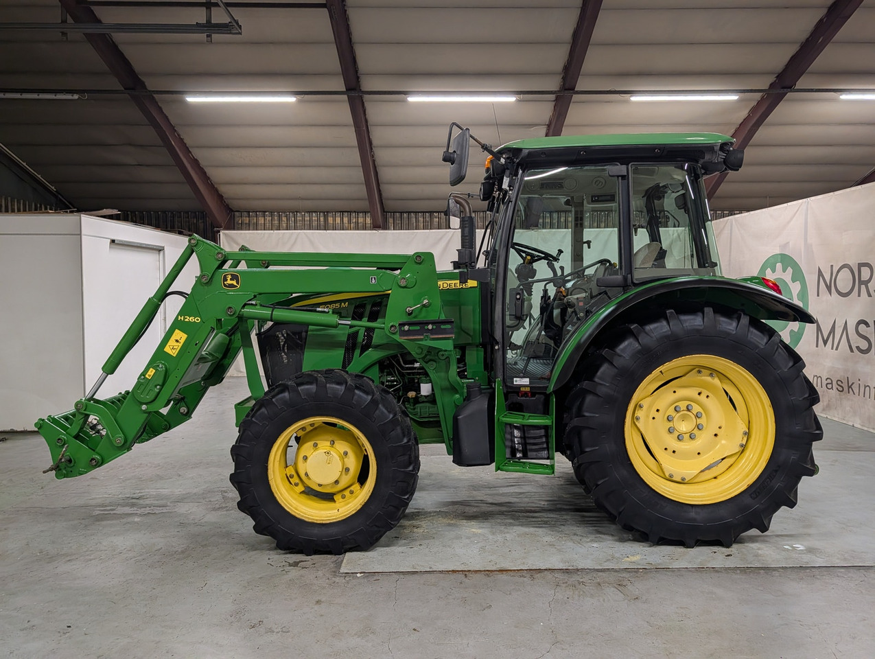 John Deere 5085M - Трактор: фото 2 John Deere 5085M - Трактор: фото 2