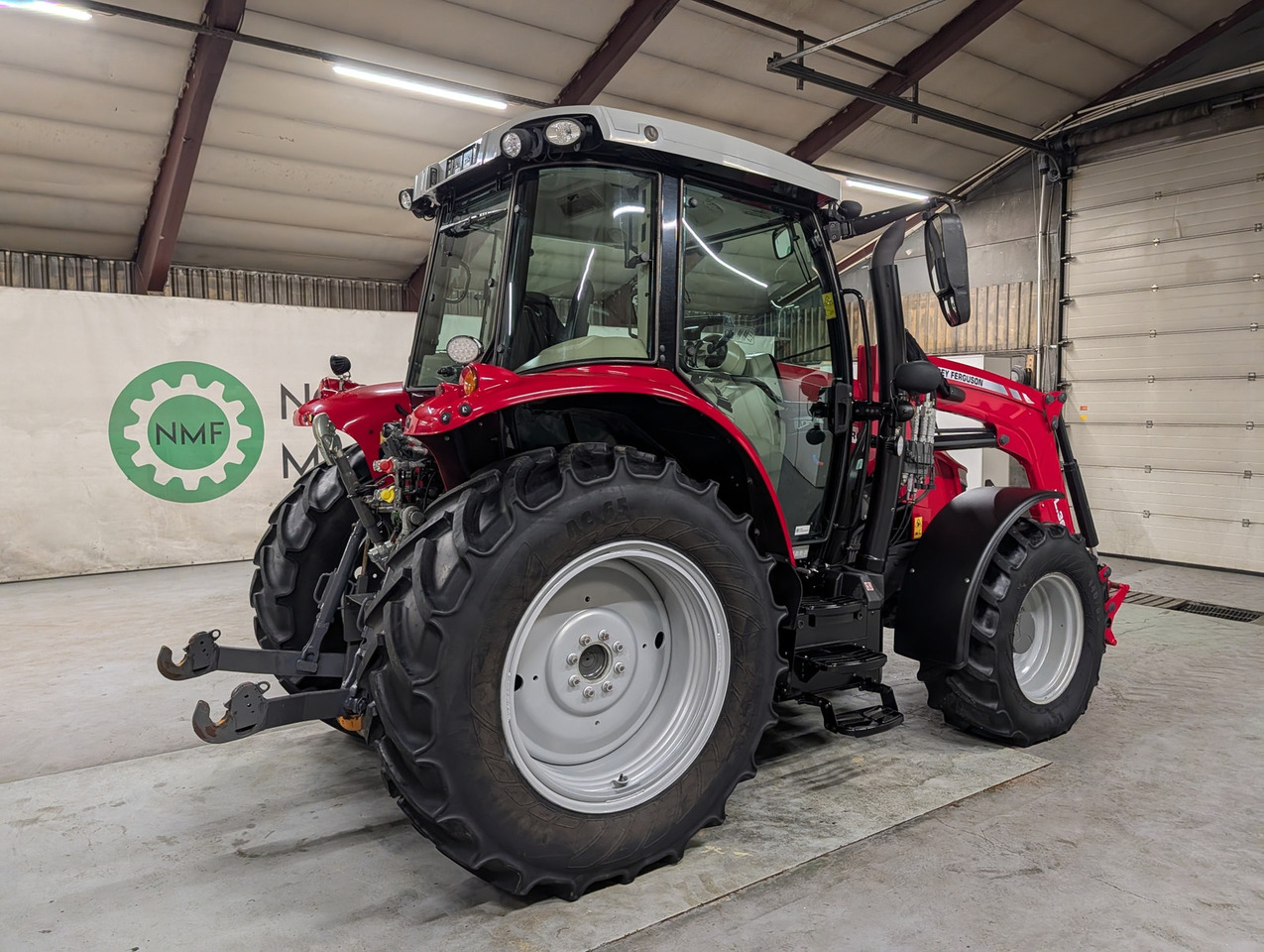 Massey Ferguson 5712S - Трактор: фото 5 Massey Ferguson 5712S - Трактор: фото 5
