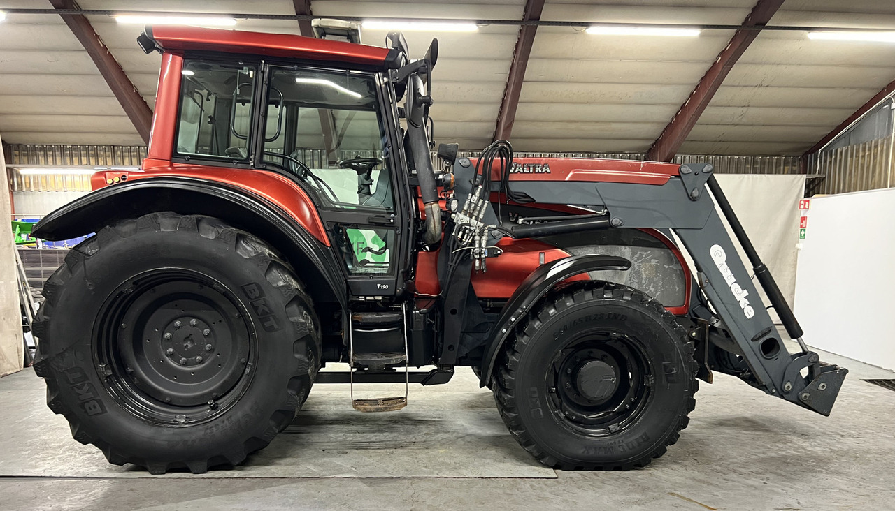 Valtra T190 rep objekt - Трактор: фото 4 Valtra T190 rep objekt - Трактор: фото 4
